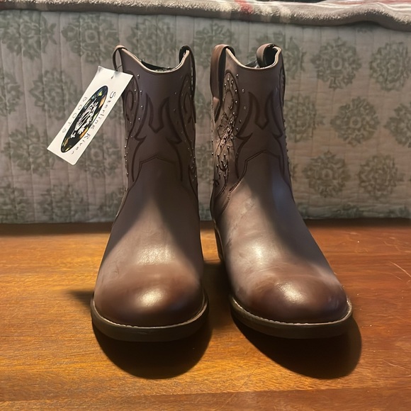 Brand new never been worn ankle booties. Brown leather size 9.5 - Picture 3 of 4